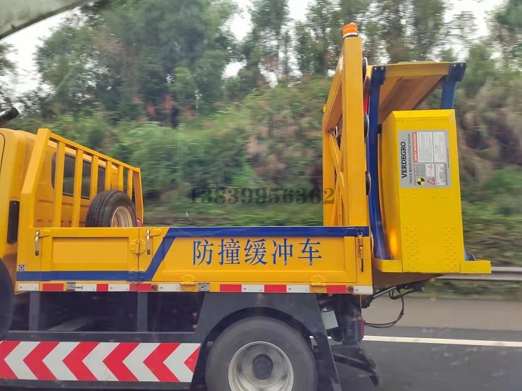 防撞車，防撞緩沖車